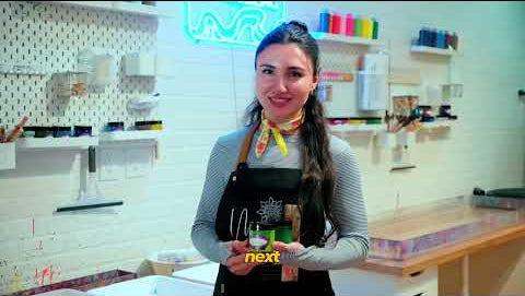 Mosaic Art Studio instructor explains what happens in an Ebru water marbling workshop, with subtitles